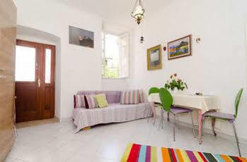 Klara Apartment *